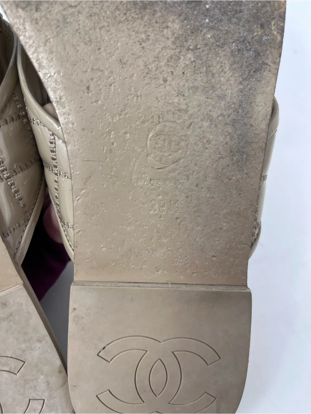 Chanel CC Turnlock Quilted Sandal Tan Patent Leather Thong Flat size 38.5 EU